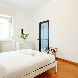 S. Maria Valle Roomy Flat Milano