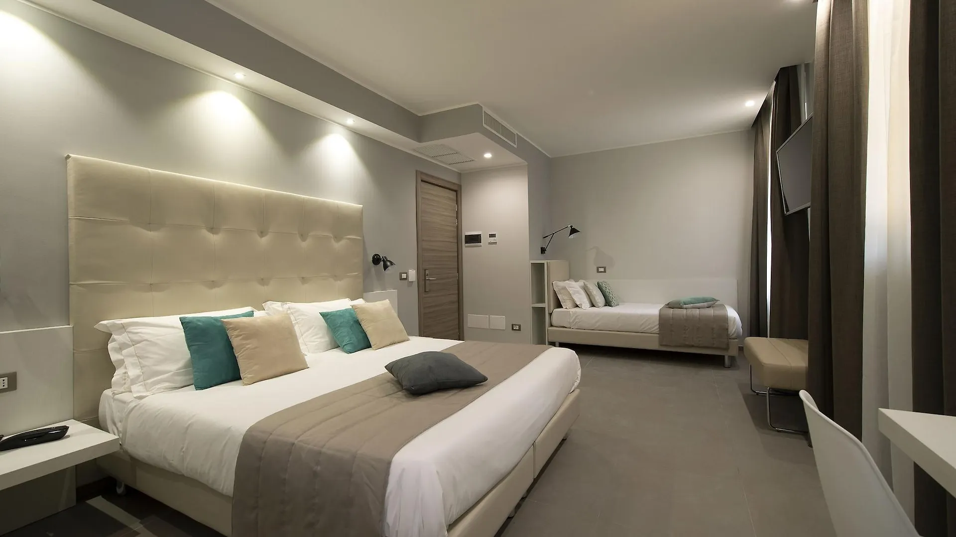 Hotel H21 ميلان 3*,