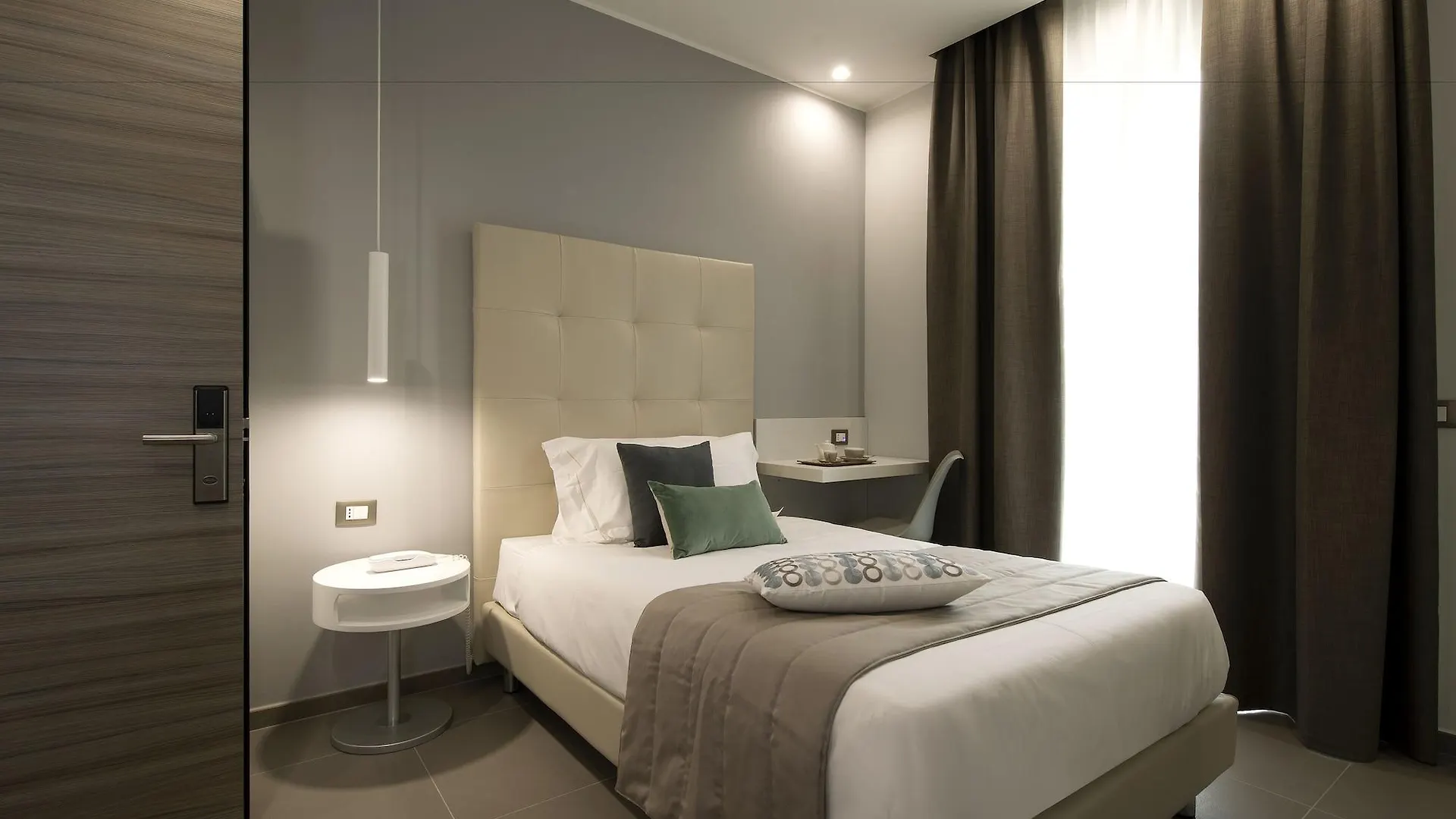 Hotel H21 ميلان